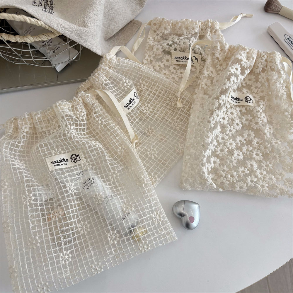Cosmetic Bags - Pochette de rangement en dentelle brodée